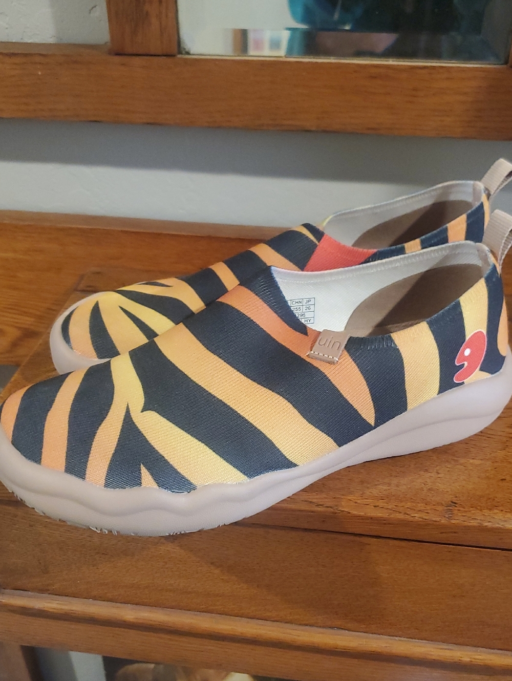 UIN Women's Slip-On Sneakers in Black and Yellow Tiger Stripe
